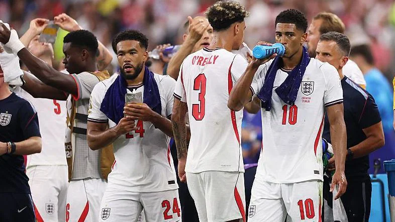 England players take on fluids during a hydration break