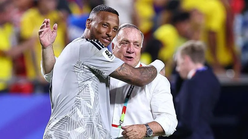 Curacao goalkeeper Eloy Room and manager Dick Advocaat