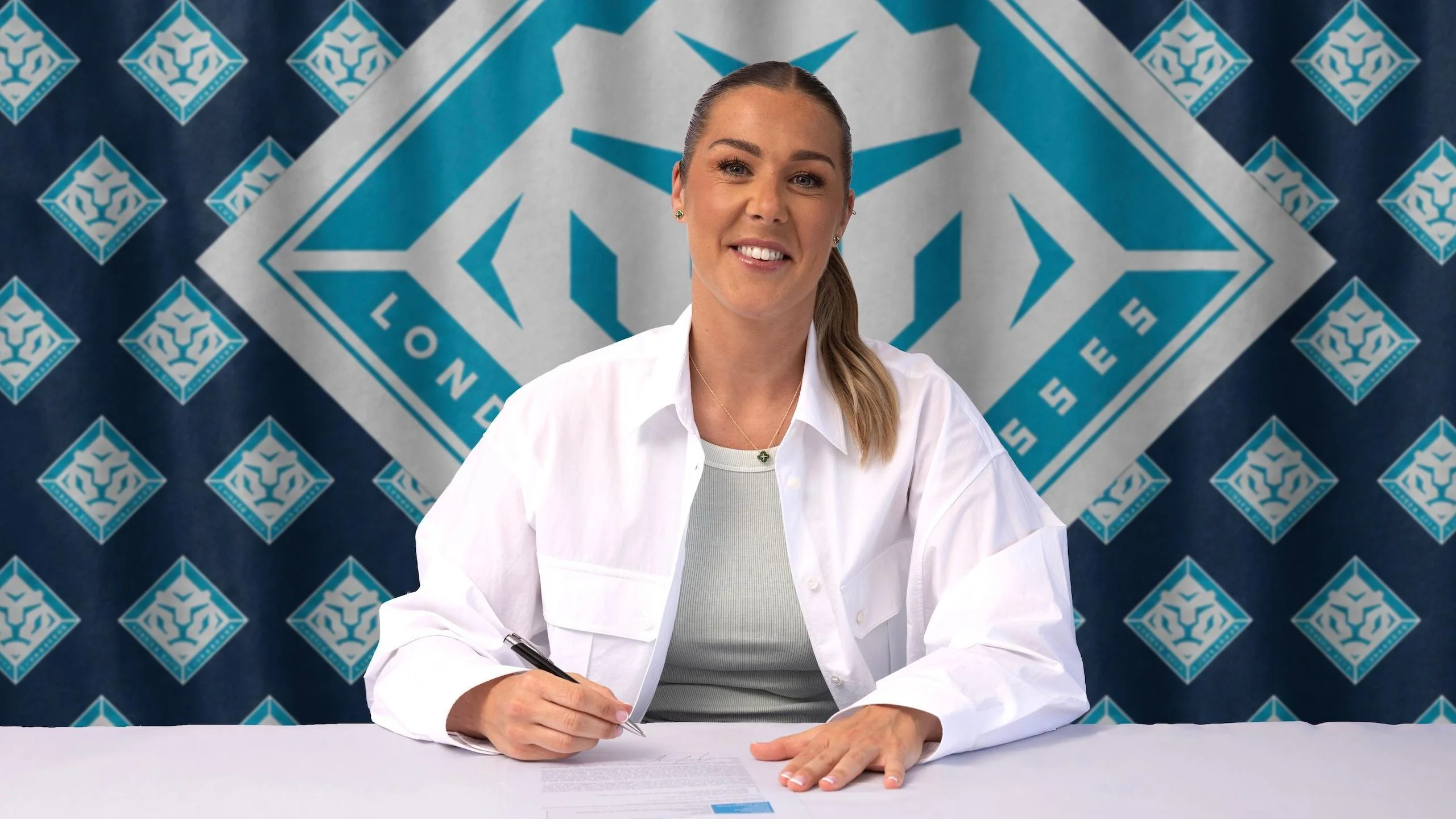 Mary Earps signing her London City Lionesses contract
