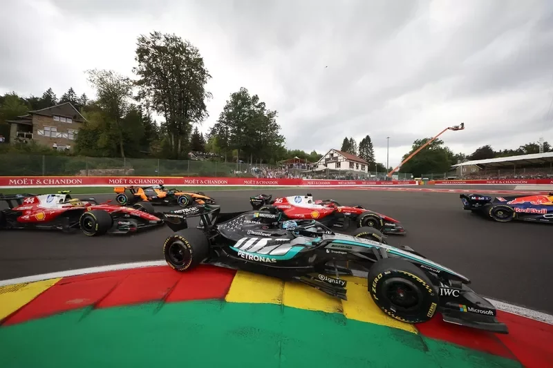 Charles Leclerc, Ferrari, Lewis Hamilton, Ferrari, George Russell, Mercedes