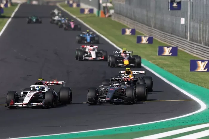Nico Hulkenberg, Audi F1 Team, Oliver Bearman, Haas F1 Team