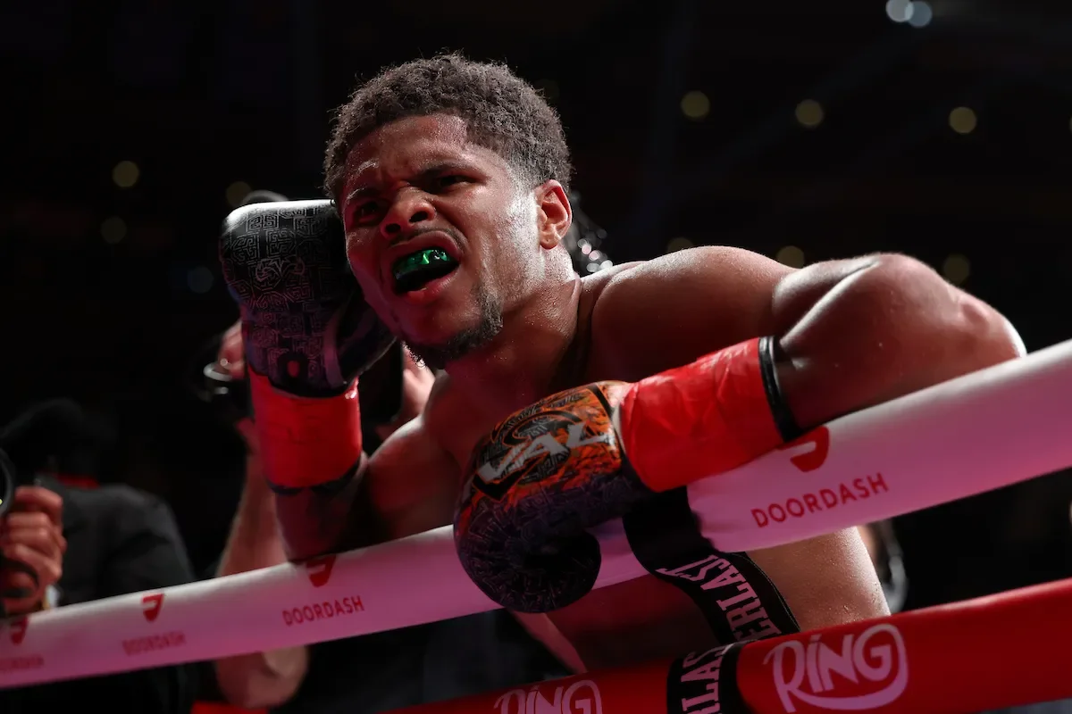 Shakur Stevenson celebrates victory | Source: Matchroom Boxing/Cris Esqueda